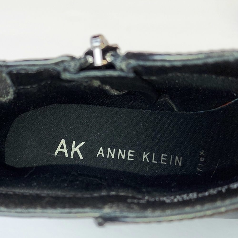 Anne Klein Womens Sz 9 Catriona Black Zip Ankle Bootie Block Low Heel Almond Toe - Picture 8 of 14